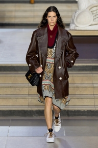 NICOLAS GHESQUIÈRE PRESENTS HIS LOUIS VUITTON FALL-WINTER 2022 WOMEN'S AT  THE MUSÉE D'ORSAY. – Alessandro Sicuro Comunication